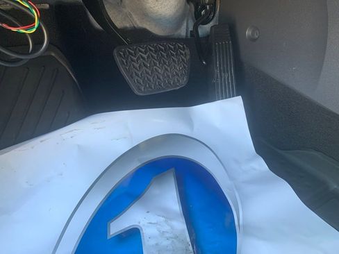 Used 2023 Toyota Sienna XLE image 16