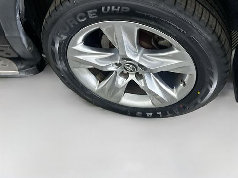 Used 2019 Toyota Highlander Limited image 11