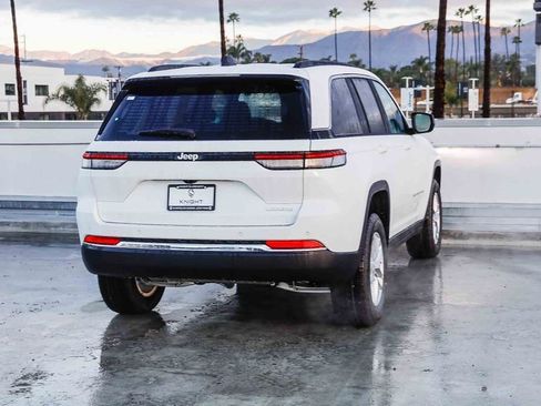 New 2025 Jeep Grand Cherokee Laredo image 9