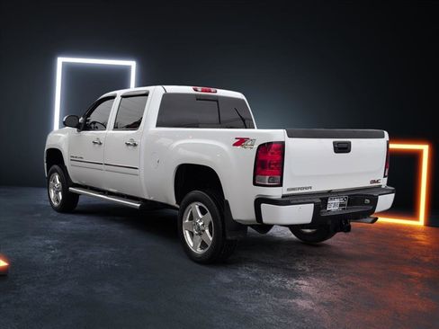 Used 2013 GMC Sierra 2500 Denali w/ Suspension Package, Off-Road image 3