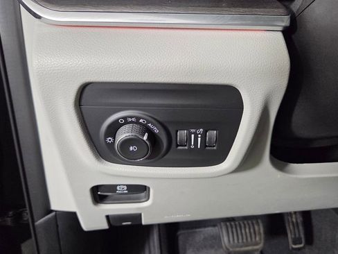 Used 2023 Jeep Grand Cherokee Overland w/ Luxury Tech Group IV image 20