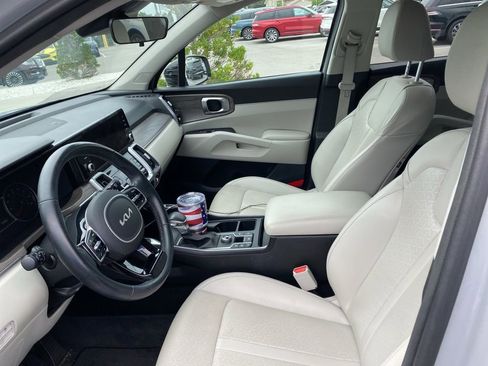 Used 2022 Kia Sorento EX w/ Panoramic Sunroof Package FWD image 3