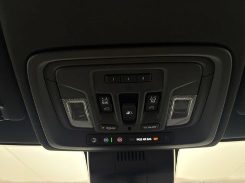 Used 2023 Chevrolet Silverado 1500 High Country AWD/4WD image 37