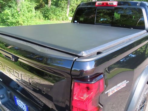 Used 2024 Chevrolet Colorado Trail Boss w/ Technology Package AWD/4WD image 13