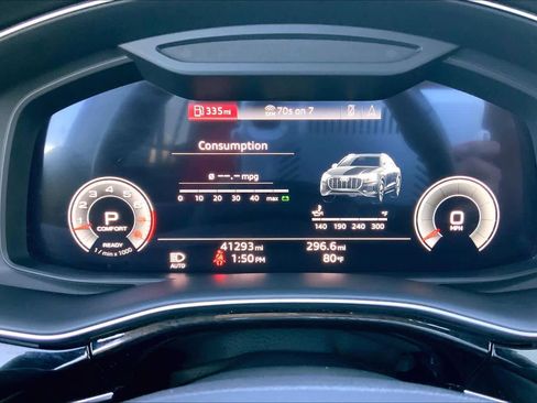 Used 2022 Audi Q8 Premium image 25