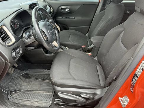 Used 2016 Jeep Renegade Latitude FWD image 12