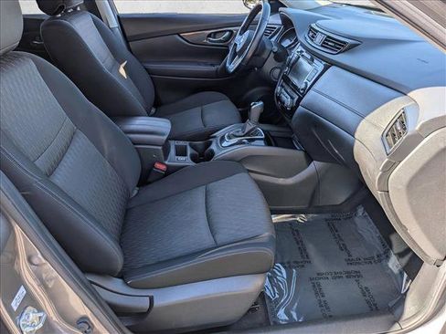 Used 2020 Nissan Rogue SV image 19