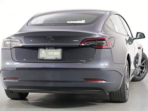 Used 2021 Tesla Model 3 Standard Range Plus image 4
