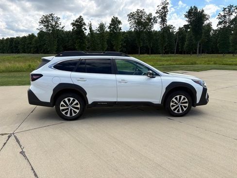 Used 2024 Subaru Outback Premium AWD/4WD image 7