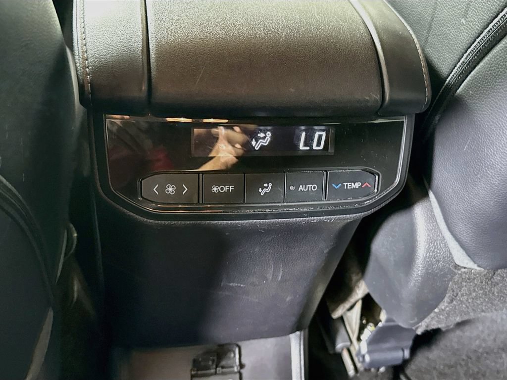 Certified 2023 Toyota Highlander XLE AWD/4WD image 27