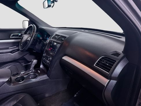 Used 2017 Ford Explorer XLT w/ Equipment Group 202A image 30