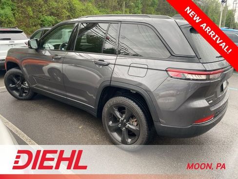 Used 2023 Jeep Grand Cherokee Limited w/ Black Appearance Package AWD/4WD image 3