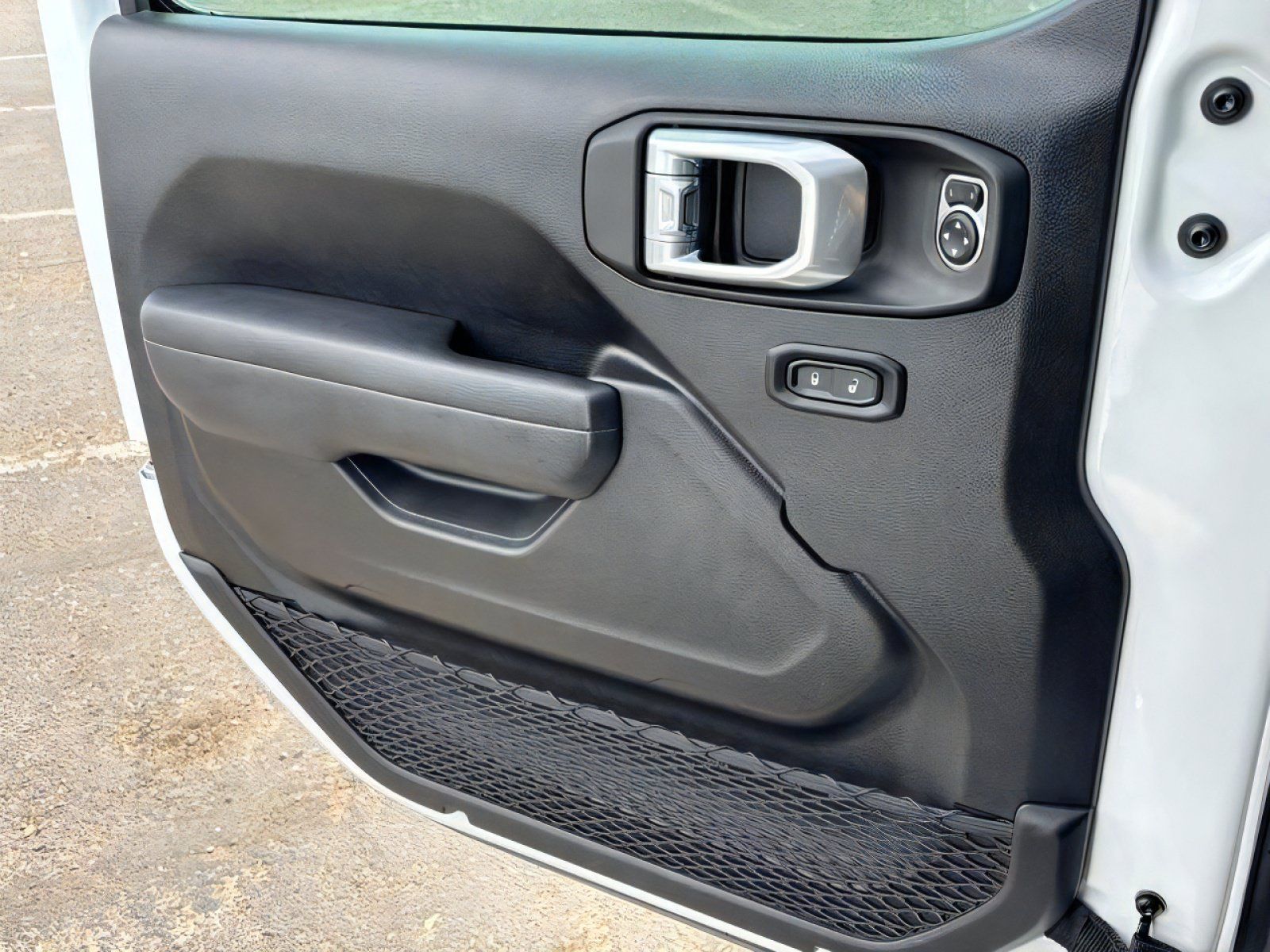 Used 2025 Jeep Wrangler Unlimited Rubicon w/ Steel Bumper Group AWD/4WD image 11