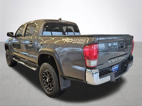 Used 2017 Toyota Tacoma TRD Off-Road w/ Tow Package (A/T) AWD/4WD image 9