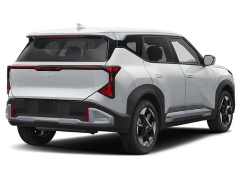 New 2027 Kia Seltos S FWD image 2