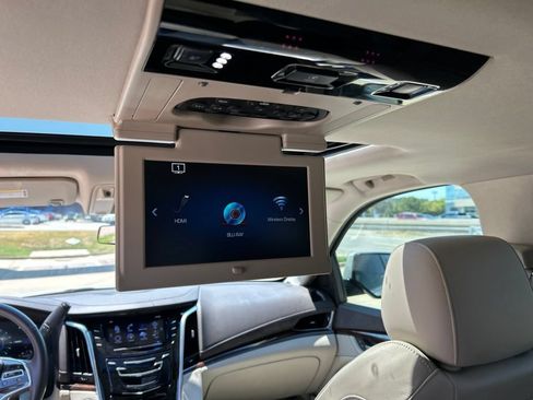 Used 2017 Cadillac Escalade Premium Luxury AWD/4WD image 9