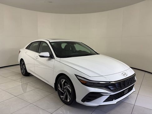 New 2026 Hyundai Elantra Limited image 7