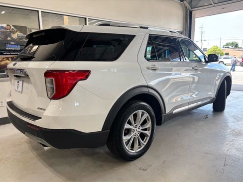 Used 2023 Ford Explorer Limited w/ Limited Technology Package AWD/4WD image 9