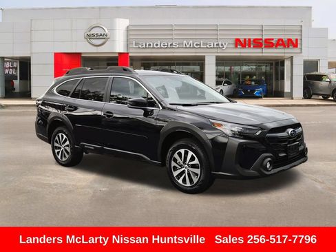 Used 2025 Subaru Outback Premium AWD/4WD image 1
