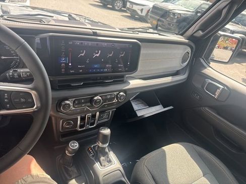 Used 2025 Jeep Wrangler Unlimited Sahara AWD/4WD image 26