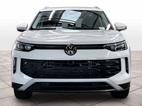 New 2026 Volkswagen Tiguan SE FWD image 5