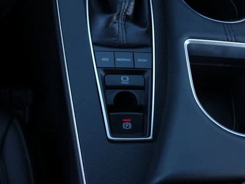 Certified 2019 Toyota Avalon XLE image 33