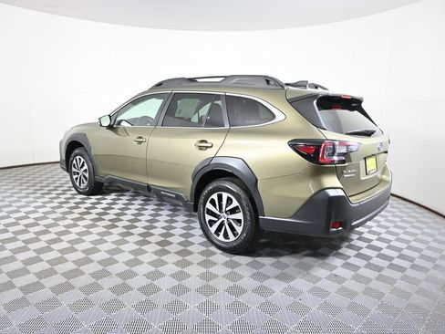 Used 2024 Subaru Outback Premium AWD/4WD image 4