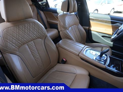 Used 2020 BMW 750i xDrive w/ Cold Weather Package AWD/4WD image 32