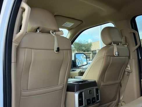 Used 2019 Ford F150 Lariat RWD image 17