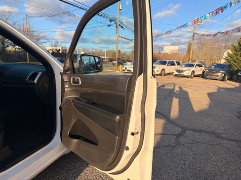 Used 2015 Jeep Grand Cherokee Altitude image 18