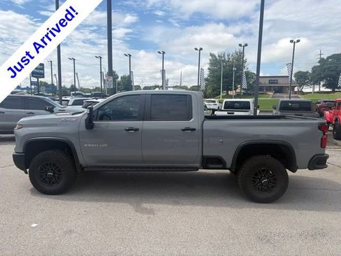 Used 2025 Chevrolet Silverado 2500 ZR2 w/ Technology Package AWD/4WD image 6