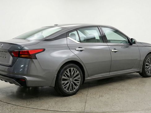 Used 2025 Nissan Altima 2.5 SV FWD image 9