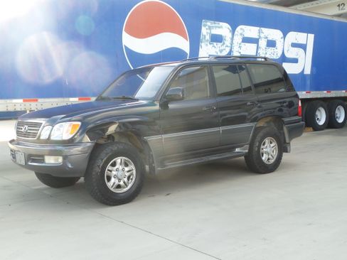 Used 1999 Lexus LX 470 4WD image 2