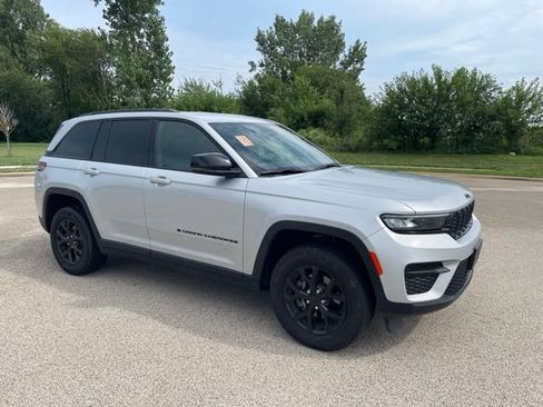 Used 2024 Jeep Grand Cherokee Altitude RWD image 1