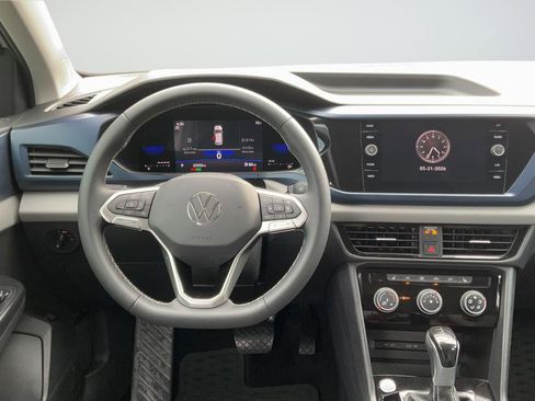 Used 2023 Volkswagen Taos SE FWD image 12