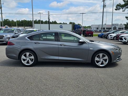 Used 2020 Buick Regal Preferred FWD image 2