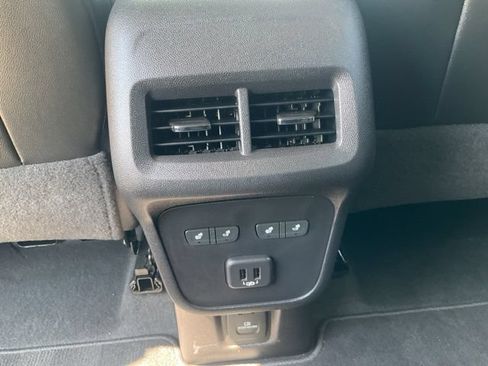 Used 2019 Chevrolet Equinox Premier FWD image 28