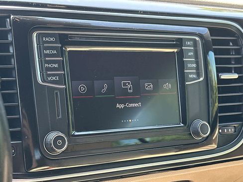 Used 2019 Volkswagen Beetle 2.0T SE image 29