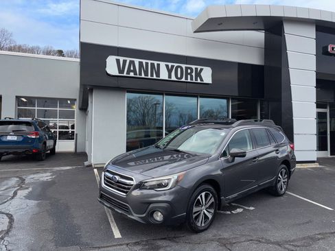 Used 2018 Subaru Outback 2.5i Limited image 1