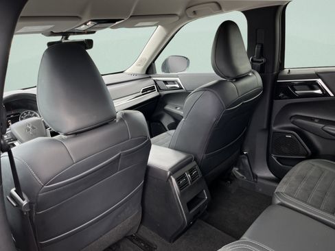 Used 2025 Mitsubishi Outlander SE AWD/4WD image 24