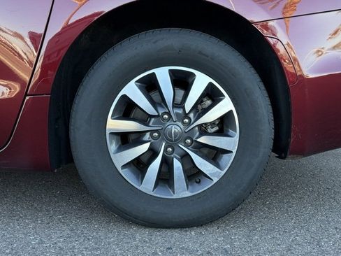 Used 2021 Chrysler Pacifica Touring-L image 21