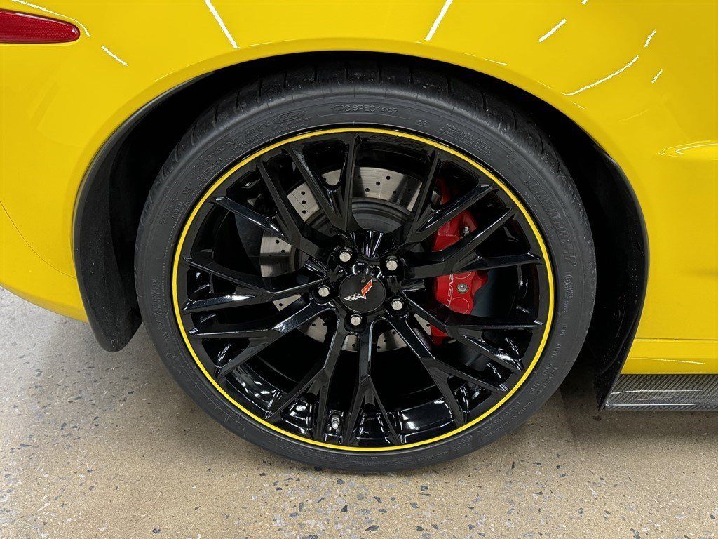 Used 2006 Chevrolet Corvette Z06 w/ Preferred Equipment Group RWD image 17