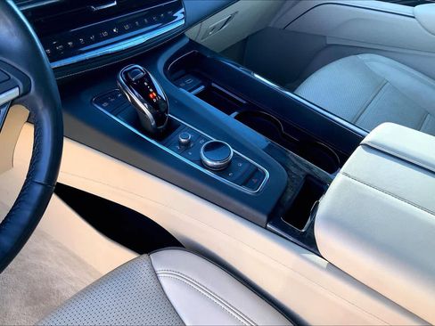 Used 2024 Cadillac Escalade Premium Luxury image 17