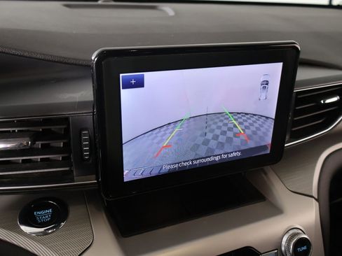 Used 2022 Ford Explorer XLT w/ Equipment Group 202A image 8