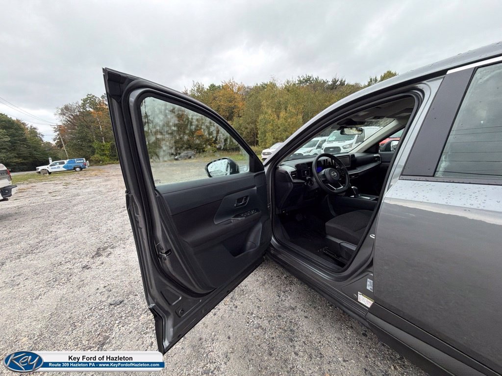 Used 2025 Nissan Kicks S AWD/4WD image 14