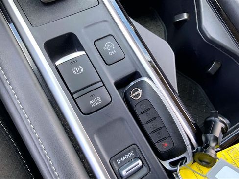 Used 2024 Nissan Pathfinder SL w/ SL Premium Package FWD image 15