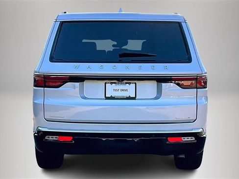 Used 2022 Jeep Wagoneer Series III image 6