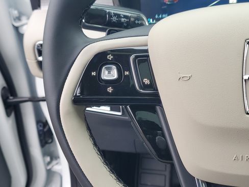 New 2026 Lincoln Corsair Premiere image 17