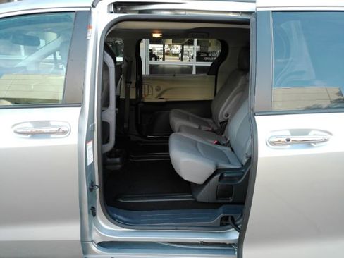 Used 2024 Toyota Sienna XLE image 18