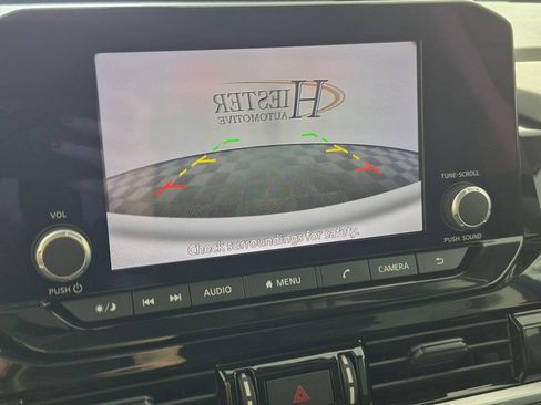 Used 2025 Nissan Pathfinder SV w/ SV Premium Package FWD image 21